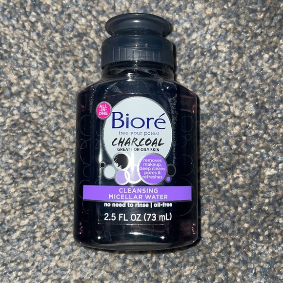 Biore Charcoal Cleaning Micellar Water Squeeze Bottle - Picture 4 of 5